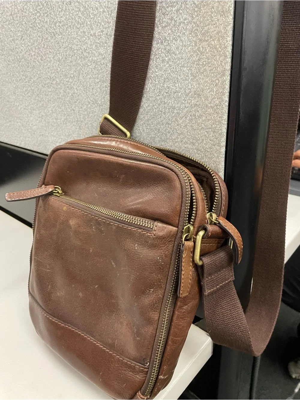 Men's Brown Leather Messenger Crossbody - Slim Everyday Carry